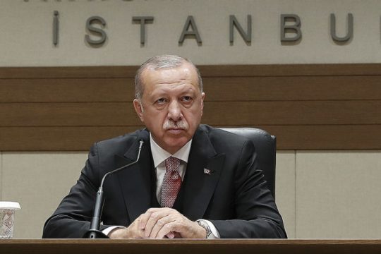 Αμφισβητεί την εκλογική νίκη του Ιμάμογλου ο Ερντογάν