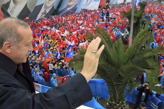Ο Ερντογάν ρίχνει… Αγκυρα στην εξουσία, παρά τις απώλειες
