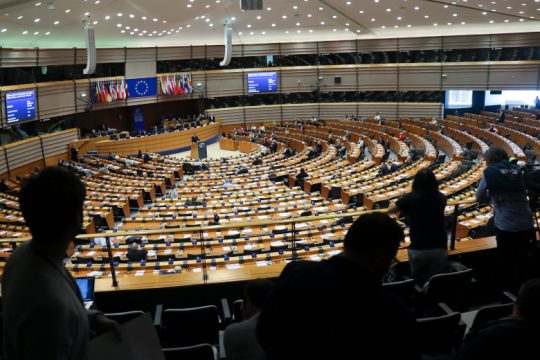 Πώς η τιμωρητική ψήφος στις ευρωεκλογές ευνοεί την Ακροδεξιά 