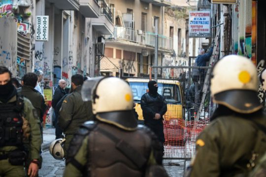 Συνελήφθη 46χρονη που διέφυγε σε επιχείρηση του Λιμενικού στα Εξάρχεια
