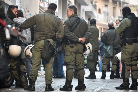 Αστυνομική επιχείρηση σε καταλήψεις στα Εξάρχεια