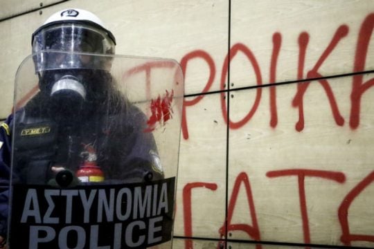 Spiegel: «Να μας στείλουν οι Έλληνες την… τρόικα»