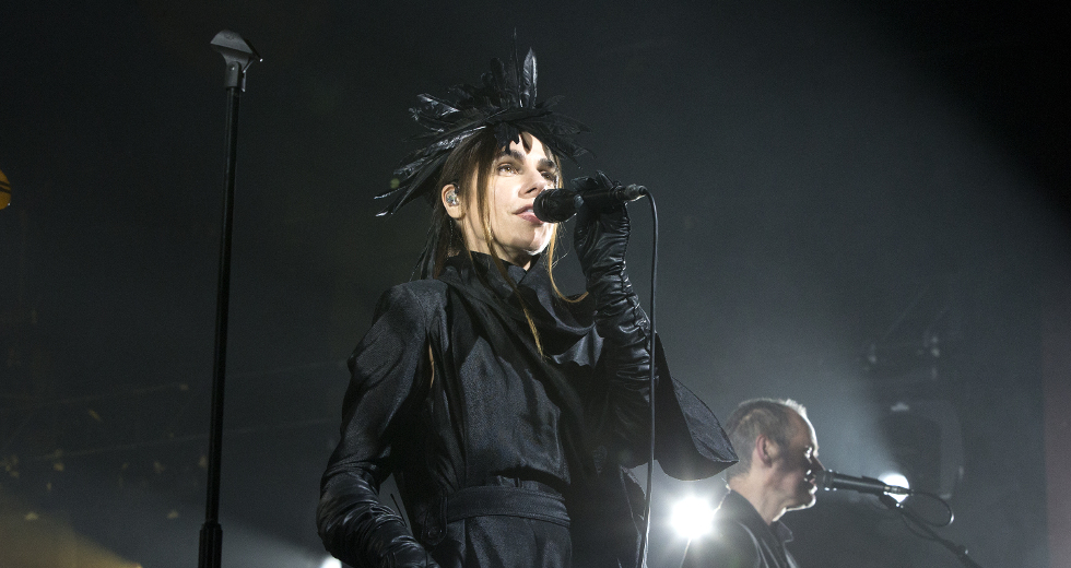 Δύο νέα τραγούδια από την PJ Harvey