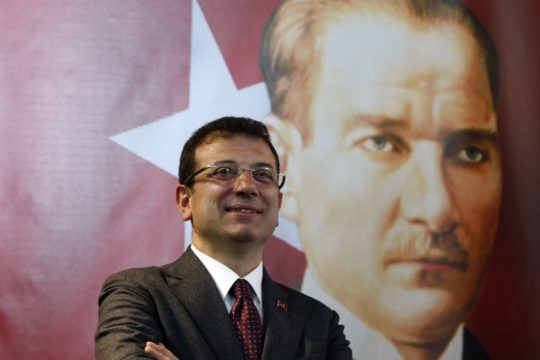 Σταθερά μπροστά ο Ιμάμογλου ενώ η καταμέτρηση συνεχίζεται