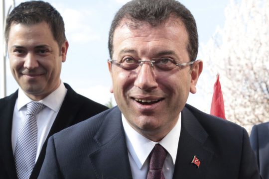 Ο Iμάμογλου… μπαϊλντίζει τον «σουλτάνο»!