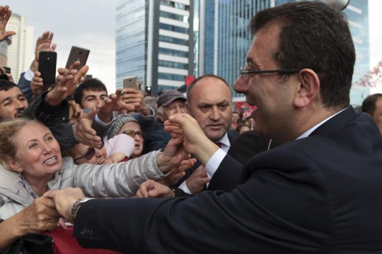 Δηλητήριο στο πολιτικό τοπίο