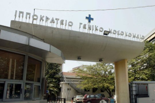 Απεγκλωβισμός δύο ατόμων μετά από τροχαίο στη Θεσσαλονίκη