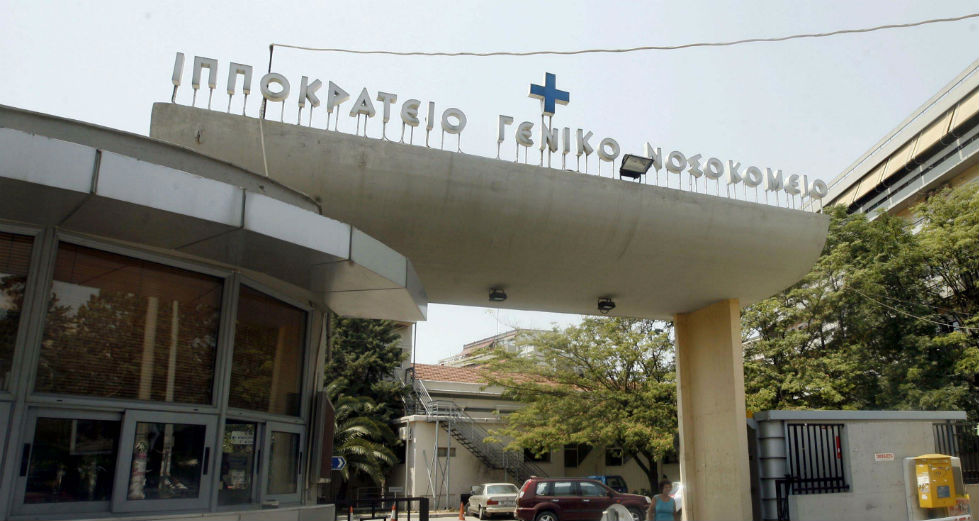 Απεγκλωβισμός δύο ατόμων μετά από τροχαίο στη Θεσσαλονίκη