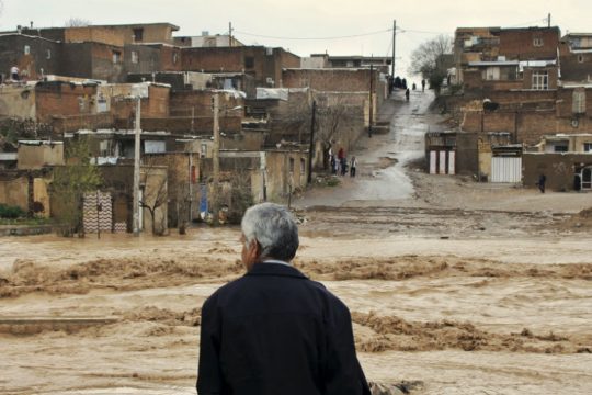 Πάνω από 70 νεκροί και δεκάδες χωριά εκκενώθηκαν λόγω πλημμυρών στο Ιράν