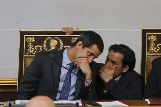 Η Συντακτική Συνέλευση ήρε την ασυλία του Γουαϊδό