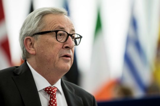 Ζαν-Κλοντ Γιούνκερ: Παραμένει ο κίνδυνος σκληρού Brexit