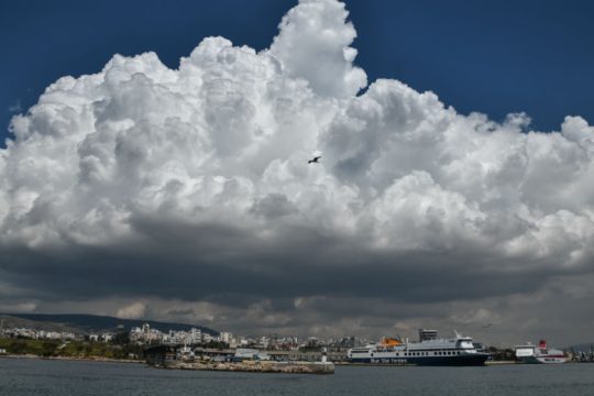 Άστατος καιρός με βροχές και τοπικές καταιγίδες