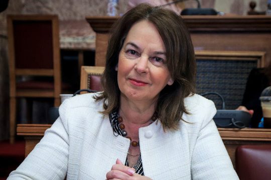 «Μείωση της ακρίβειας» με μετατάξεις στον ΦΠΑ