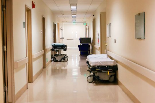 «Απαράδεκτες οι ακούσιες νοσηλείες και οι μηχανικές καθηλώσεις»