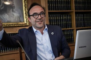 Οι χαυλιόδοντές τους τρυπάνε μάτια