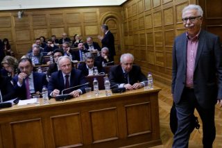 Πυρά μόνο για τη διαδικασία