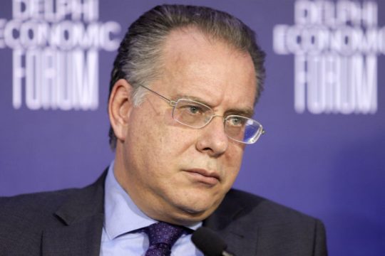 Αμήχανη δήλωση Γ. Κουμουτσάκου για το αμερικανικό νομοσχέδιο