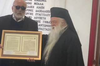 Χέρι χέρι με τον κήρυκα του μίσους