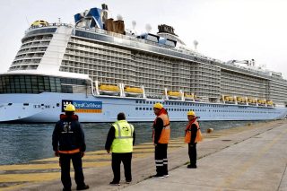 Υποδοχή νεότευκτων κρουαζιερόπλοιων στο λιμάνι του Πειραιά
