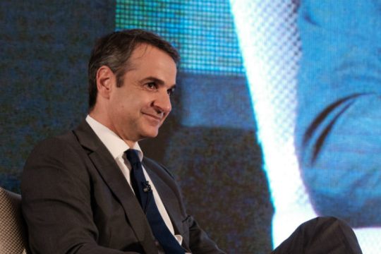Υπόσχεται μείωση φόρων για τη μεσαία τάξη και ανάπτυξη 4%