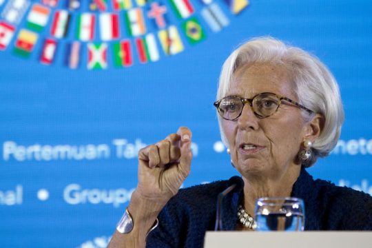 Διατήρηση υψηλών πλεονασμάτων προβλέπει το ΔΝΤ