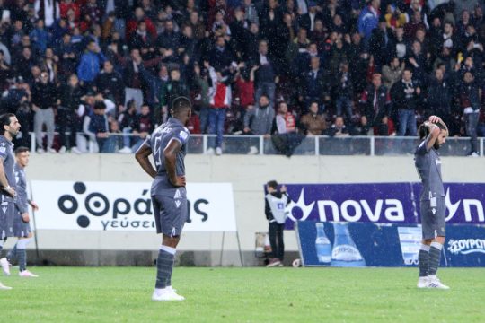 Αναβολή στη στέψη, μάχη στην ουρά