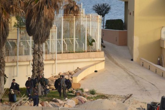 Παγιδευμένοι πρόσφυγες και άμαχοι εν μέσω συγκρούσεων στη Λιβύη