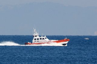 Με σκάφος υπό ελληνική σημαία μετέφεραν μετανάστες στην Ιταλία