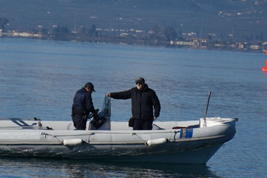 Νεκρή γυναίκα που έπεσε από λέμβο με πρόσφυγες