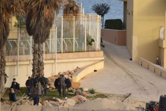 Προ των πυλών της Τρίπολης ο στρατός του Χάφταρ
