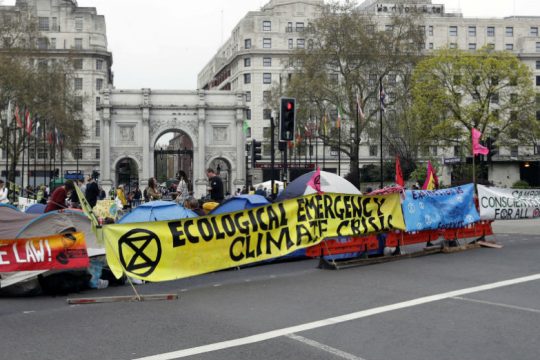 Πάνω από 200 συλλήψεις διαδηλωτών για το κλίμα στο Λονδίνο