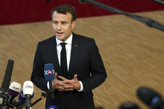 Αινιγματικός ο Μακρόν για το Brexit