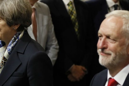 O διάλογος με τους Εργατικούς διχάζει τους Συντηρητικούς