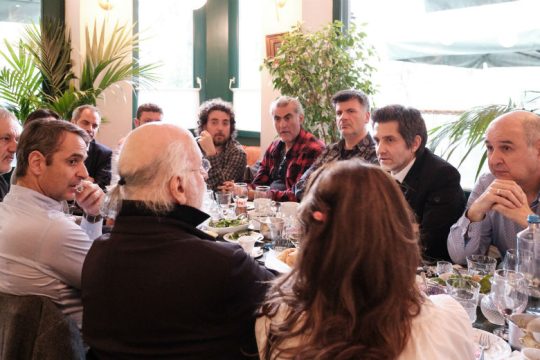 10+1 πράγματα από το φιάσκο Μητσοτάκη με τους καλλιτέχνες
