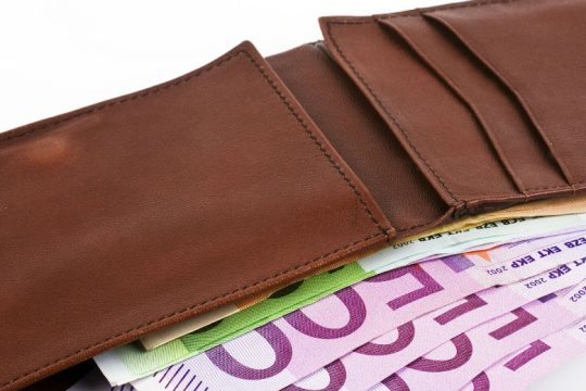 Ληξιπρόθεσμες οφειλές: 34 δισ. ευρώ χρωστούν 79 άτομα