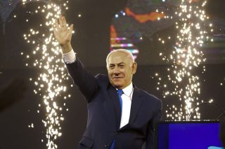 Ο Νετανιάχου κατόρθωσε να νικήσει στις κάλπες, θα πείσει όμως και τον εισαγγελέα;