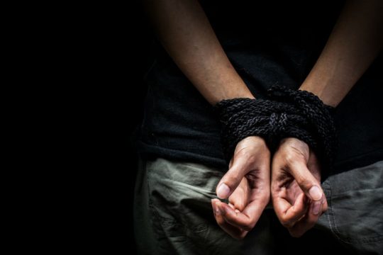 Τρεις συλλήψεις για ομηρία 16 μεταναστών στη Θεσσαλονίκη
