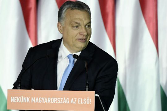 Spiegel: Όρμπαν όπως Μπρέιβικ και Τάραντ