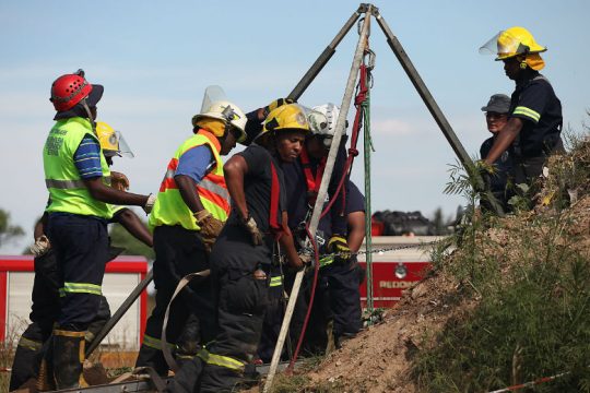 Εγκλωβισμένοι σε ορυχείο της Νότιας Αφρικής 1.800 εργαζόμενοι