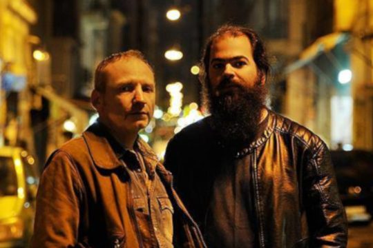 Λάμπρος Παπαλέξης – Γιάννης Αφένδρας: «Από τον υπόνομο στο δρόμο» με όχημα τη μουσική