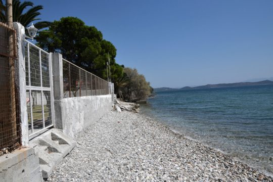 Κυβέρνηση vs αντιπολίτευση στη Βουλή για τον αιγιαλό