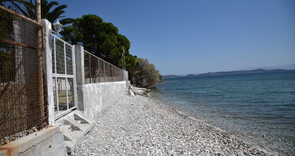 Κυβέρνηση vs αντιπολίτευση στη Βουλή για τον αιγιαλό
