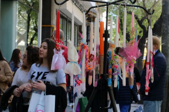 Τι ώρα κλείνουν σήμερα τα καταστήματα