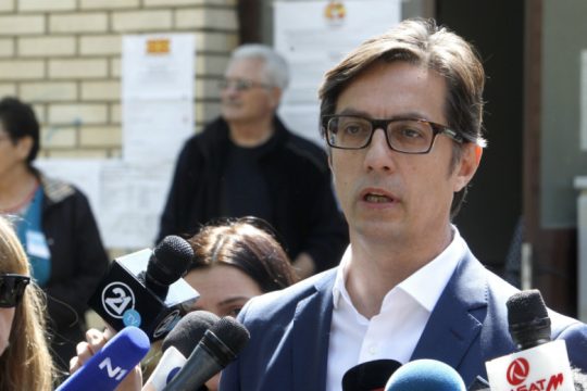 Μικρό προβάδισμα Πενταρόφσκι στις εκλογές της Βόρειας Μακεδονίας