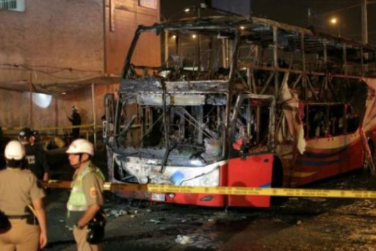 Περού: τραγωδία από πυρκαγιά σε σταθμευμένο λεωφορείο