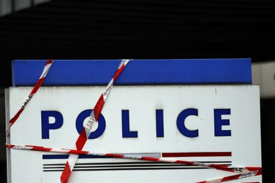 Αυτοκίνητο έπεσε σε εμπορικό κέντρο στο Αμβούργο