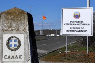 Εμείς το λέμε «Πρέσπες», εκείνοι «Πρέσπα»