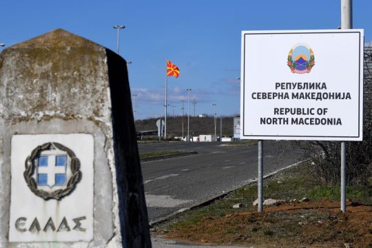 Εμείς το λέμε «Πρέσπες», εκείνοι «Πρέσπα»
