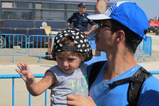 Λαμπρινός: «Το πρόγραμμα φιλοξενίας προσφύγων πρέπει να συνεχιστεί»