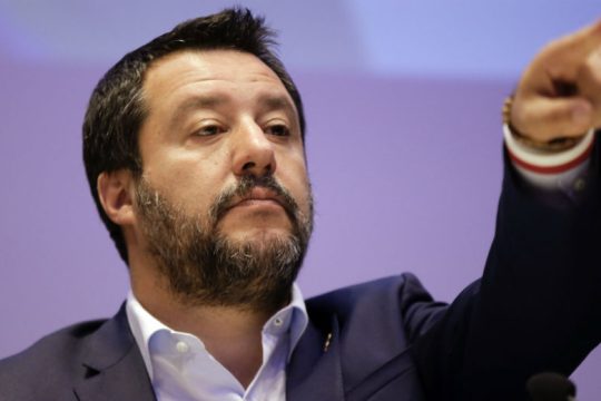 Ο Σαλβίνι καλεί τις ΜΚΟ να «σεβαστούν τα δικαιώματα των αρχών»